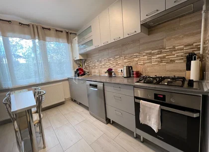 Apartament 2 camere | Aleea Carpați | Etaj 3/4 | Balcon 9 mp