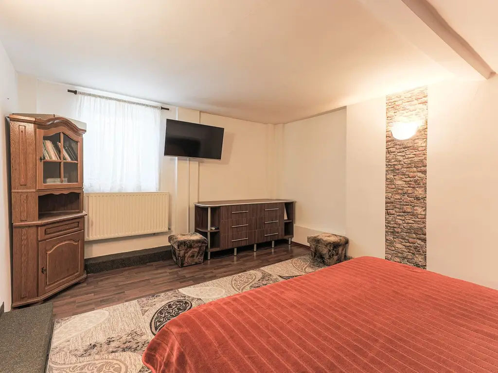 Apartament cu 2 camere la curte comună, pe str. Barabas Bela