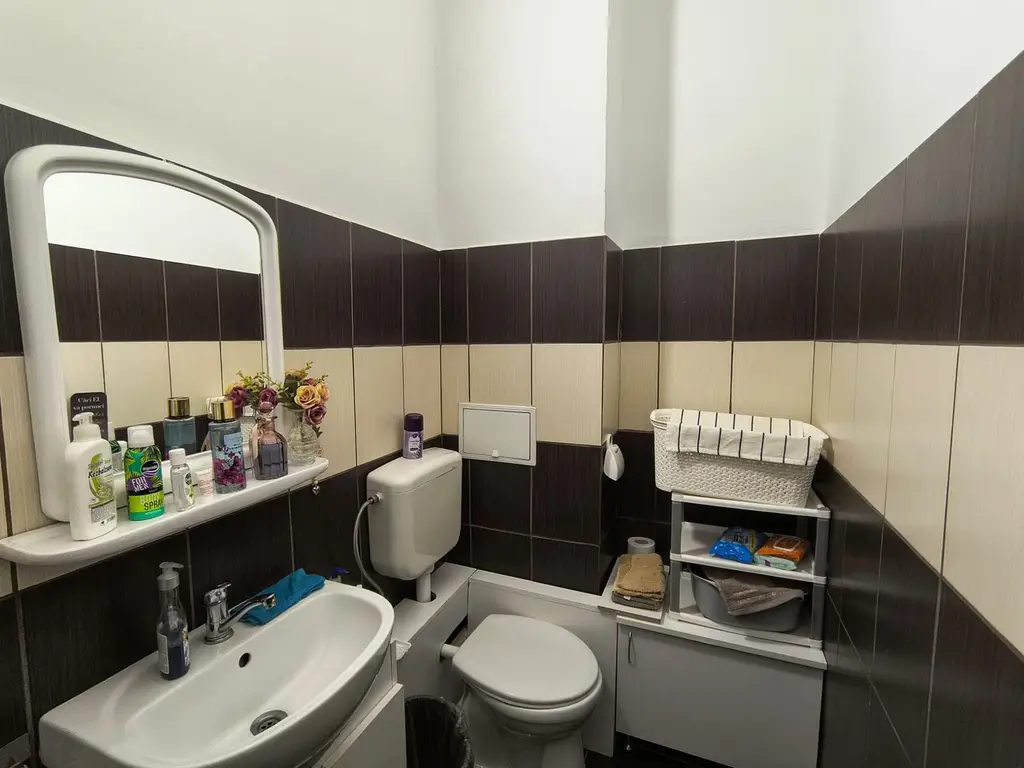 Spatiu comercial, ultracentral, Republicii, Oradea. 95 000 E. Com 0