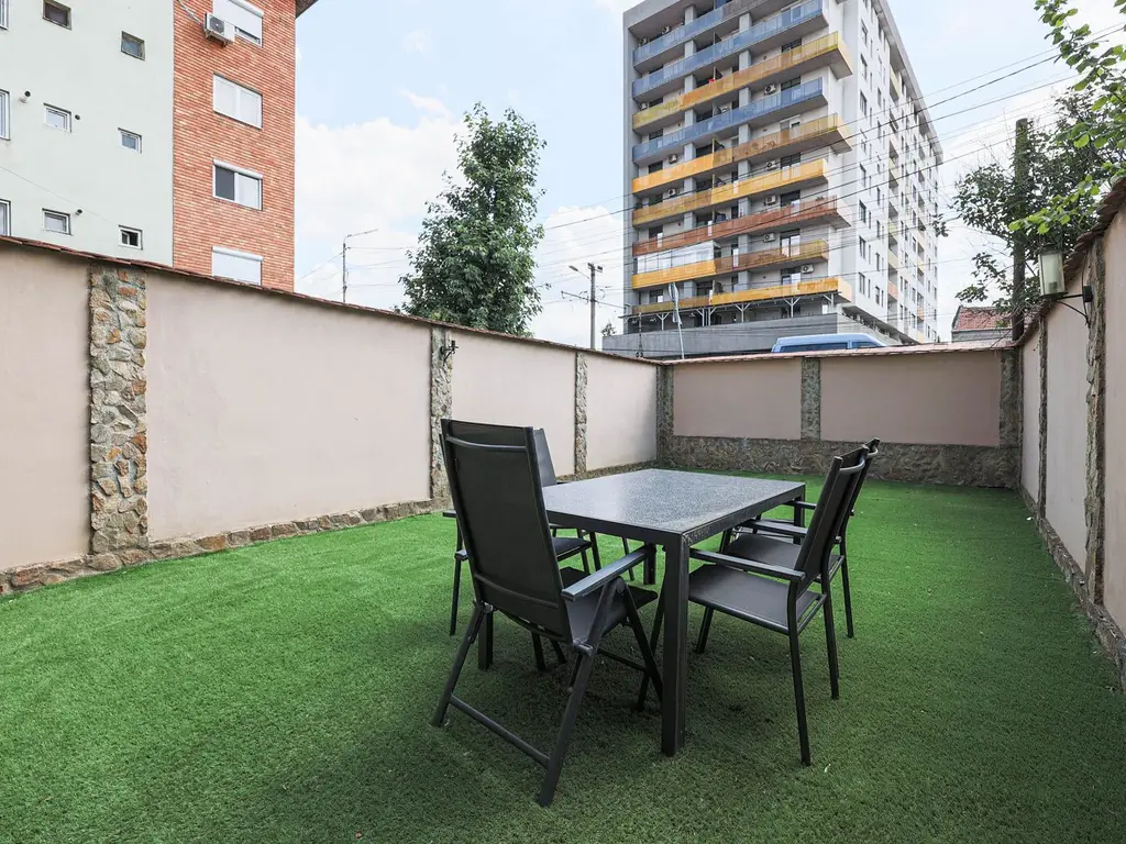 Apartament 95 mp pe Iuliu Maniu la casă, curte proprie inchisa