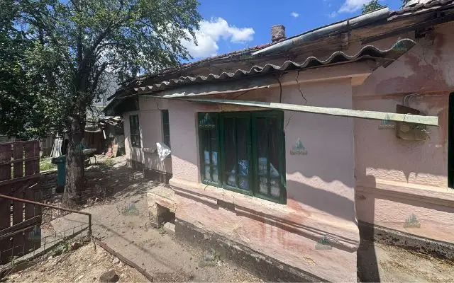 Casă de vânzare – Strada Rozelor