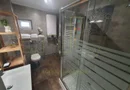 Casa + 5 apartamente + spatiu de inchiriat + parcari. Pretabil locuit + afacere