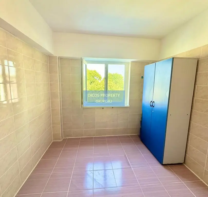 Apartament 2 camere, decomandat – Zona Centrală, bloc Lumina