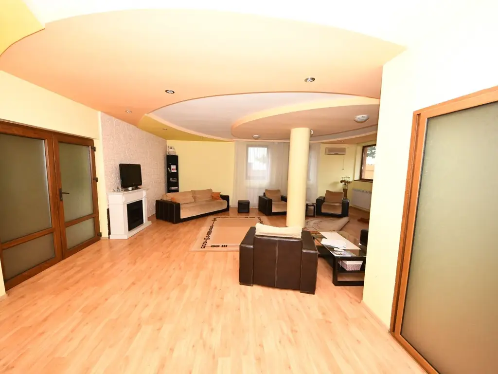 Vila spatioasa, pretabil pentru locuit/clinica, zona Micro 17 – Galati
