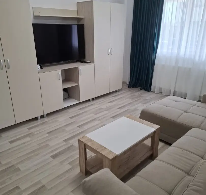 BRASADAS inchiriaza ap 2 cam PARTER zona Metalurgiei.
