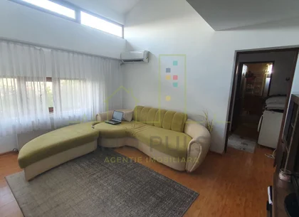 Apartament pe doua nivele cu scara interioara
