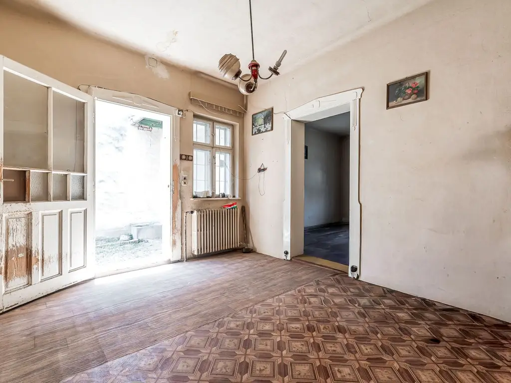 Calea Timisorii Casă solidă din cărămidă cu potențial EXCEPȚIONAL