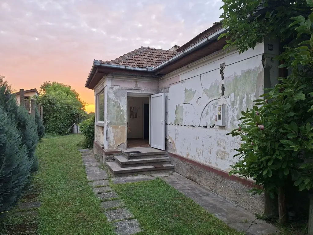 BRASADAS vinde casa individuala 2 cam teren 6 ari Titulescu.