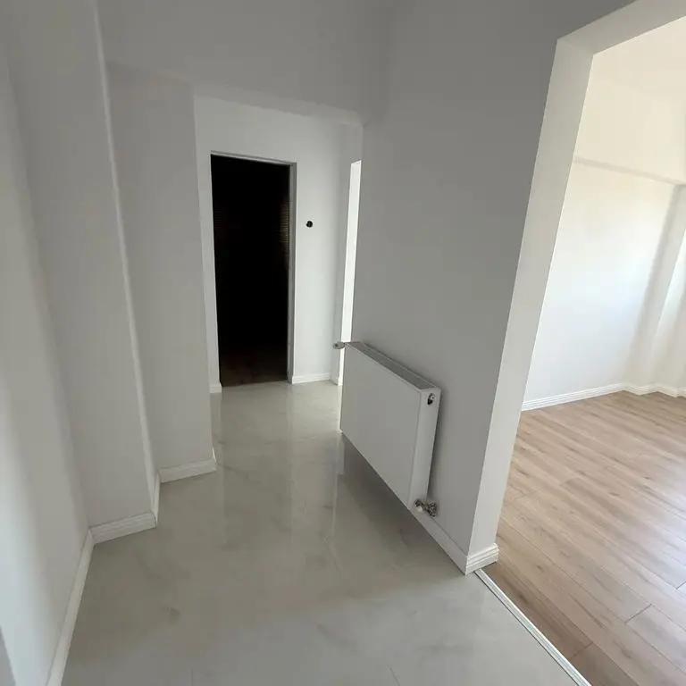 BRASADAS vinde ap 3 cam etaj 7/8 Micro 17 – Recent renovat.