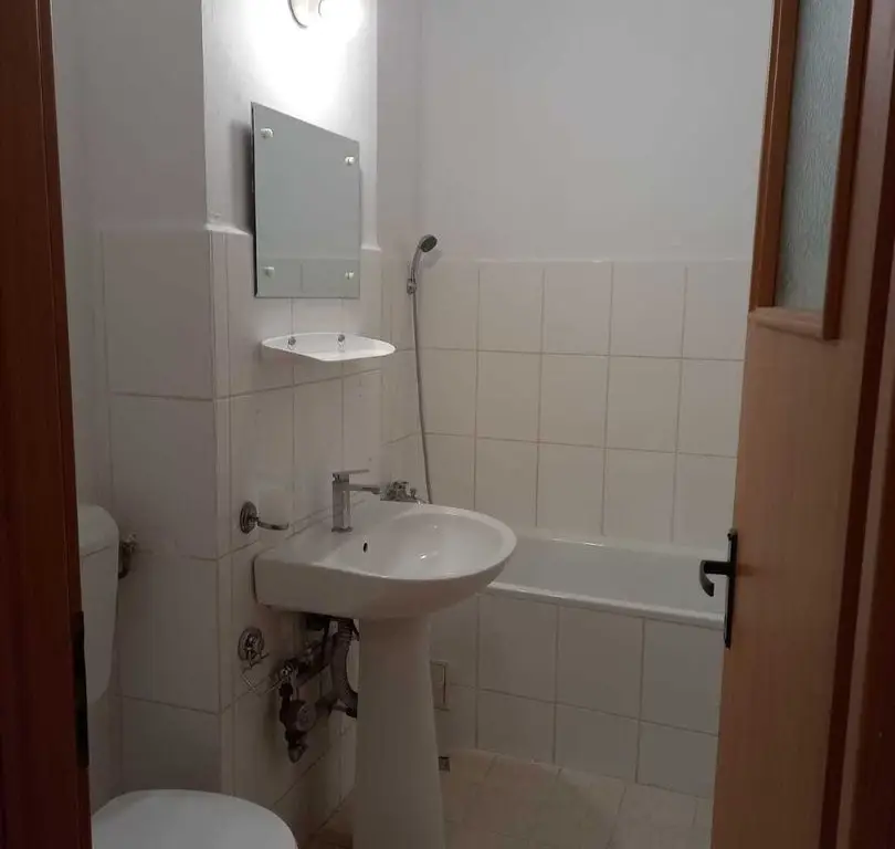 Garsoniera ANL Brâncuși lângă Centrul medical Brâncuși 42mp Etaj1/4