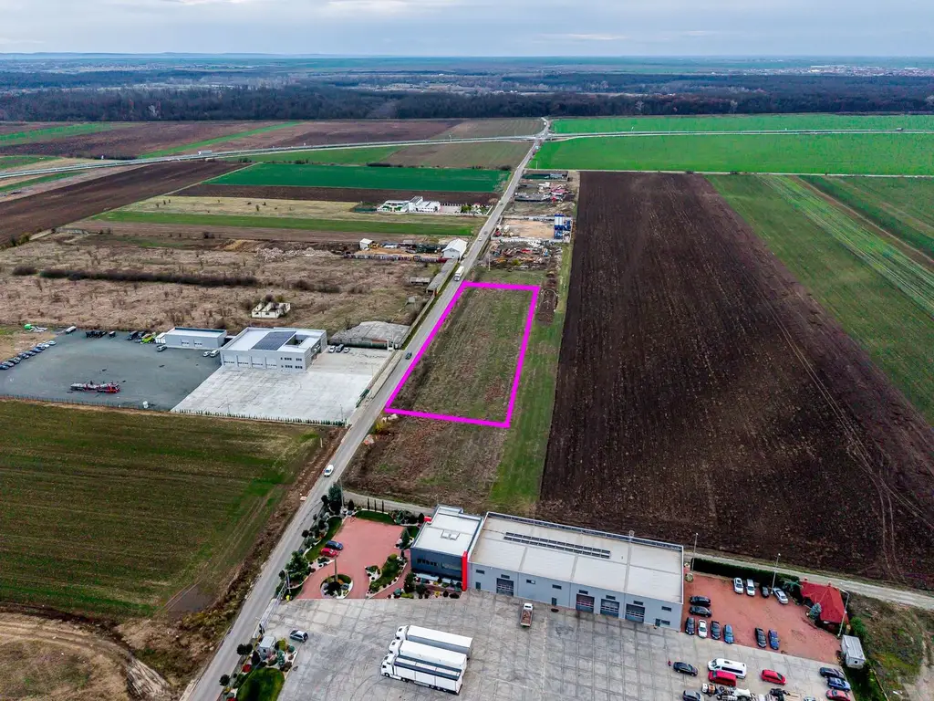 Teren cu acces DN7 și A1, ideal pentru dezvoltări industriale