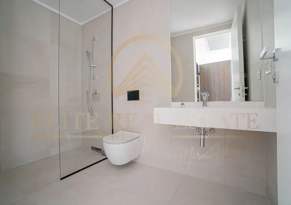 Stațiunea Mamaia - Vânzare apartament cu 2 camere, 2 bai si terasa de 47 mp.