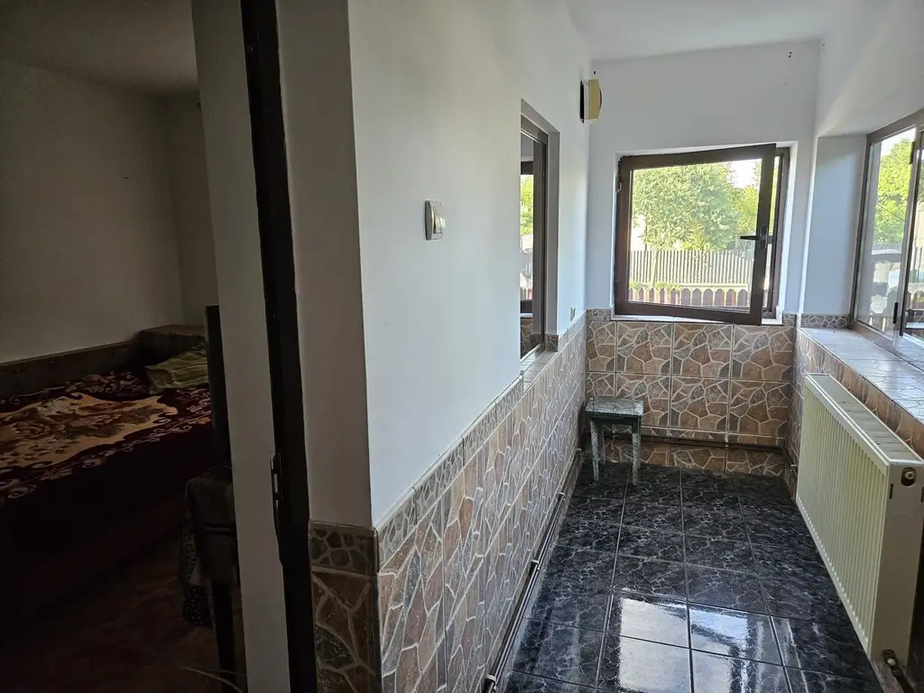 Casă de vânzare în Golești – locație excelentă lângă muzeu
