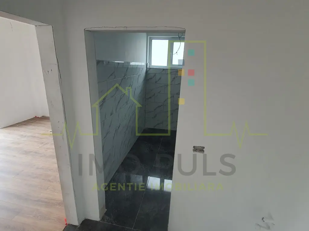 Nou. Lipovei. Decomandat. Bucatarie separata. Terasa + Balcon. Etaj 1.