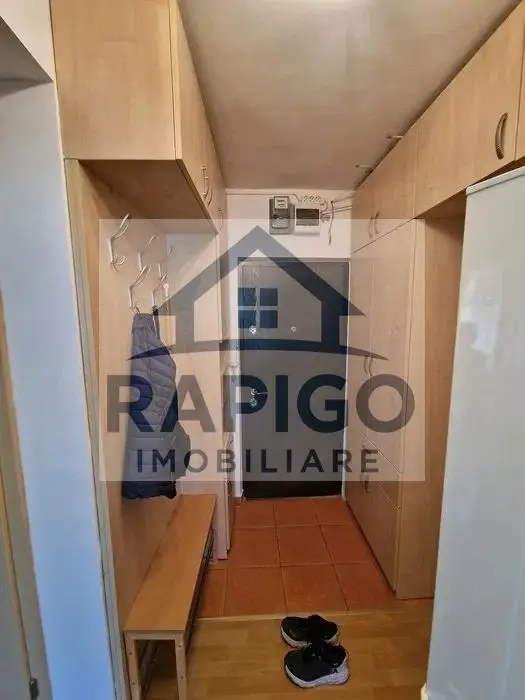 Apartament cu 2 camere decomandate, situat în zona Dacia