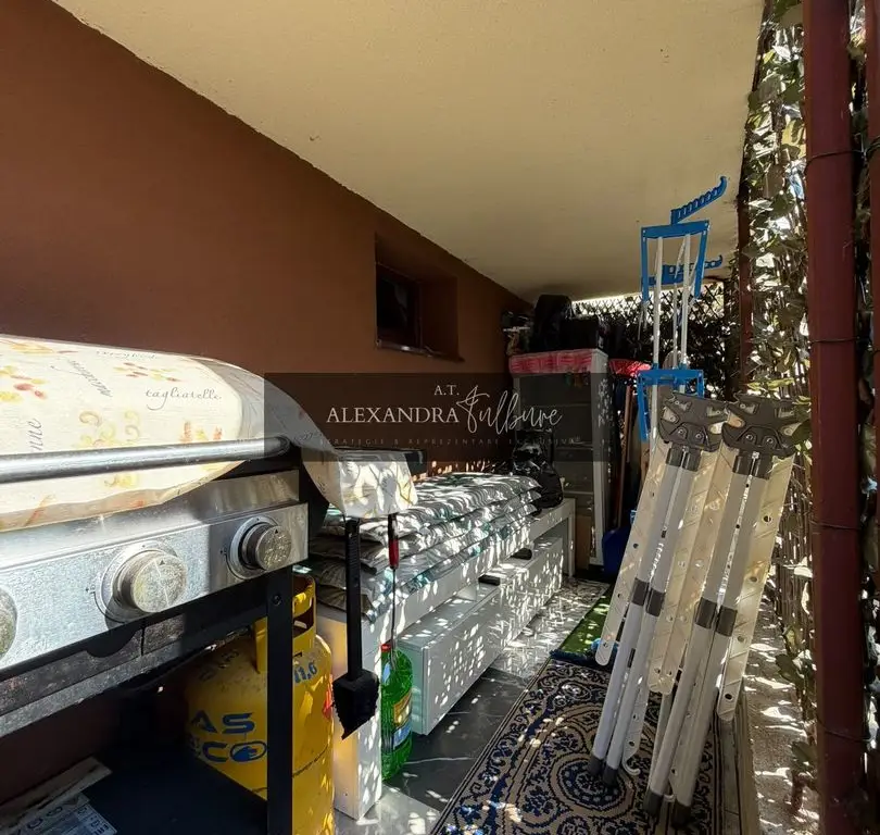 Apartament 3 camere, curte, boxa, parcare, Sub Cetate