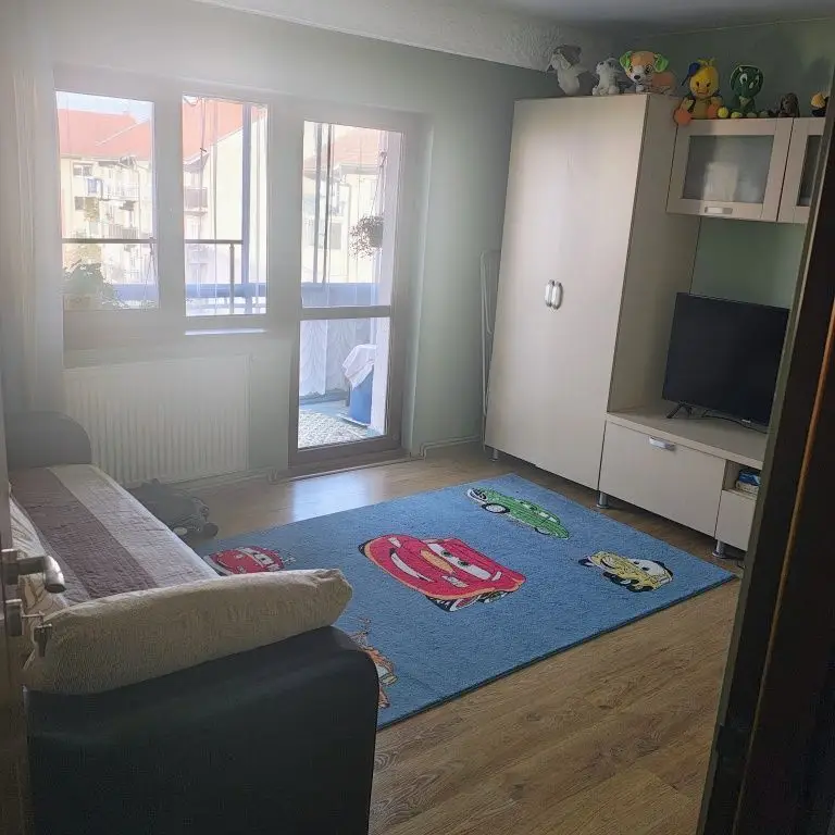 BRASADAS vinde ap 3 cam etaj 4/4 in Carpați 2.