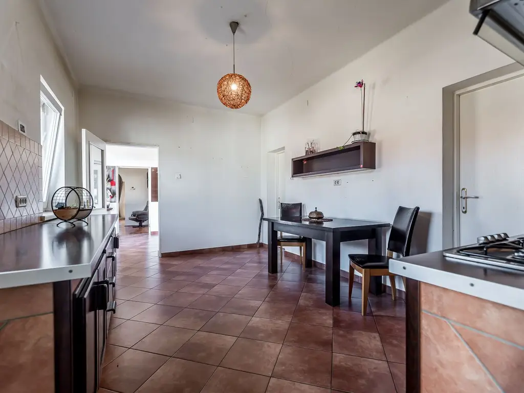 Casa ideală pentru familie: școală la 3 min. Zonă foarte liniștită.