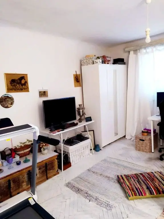 Casa la curte 3 camere, teren total 250 mp, zona Mihai Bravu