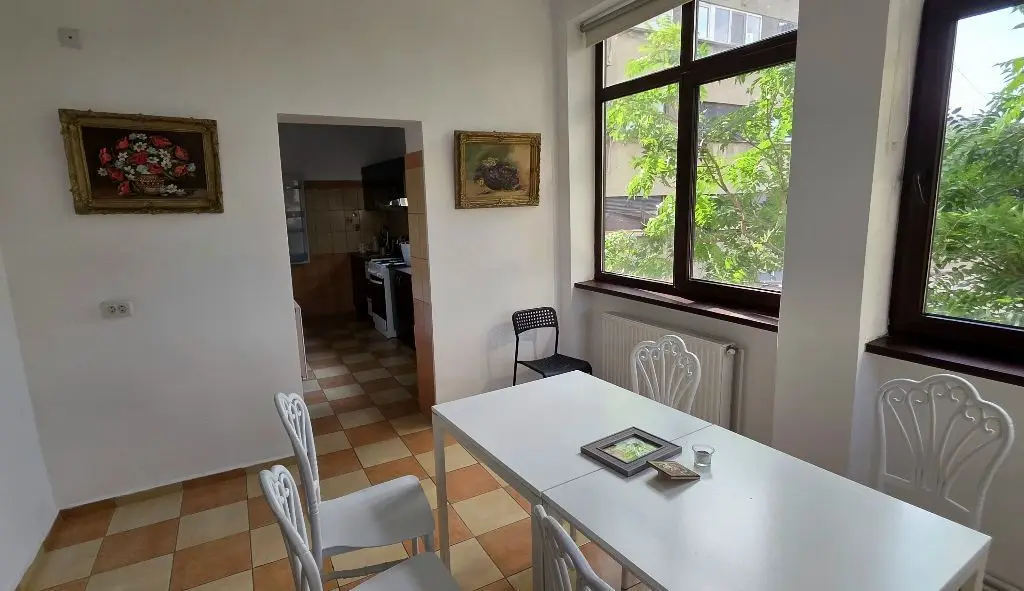 Dacia apartament 4 camere nemobilate de inchiriat