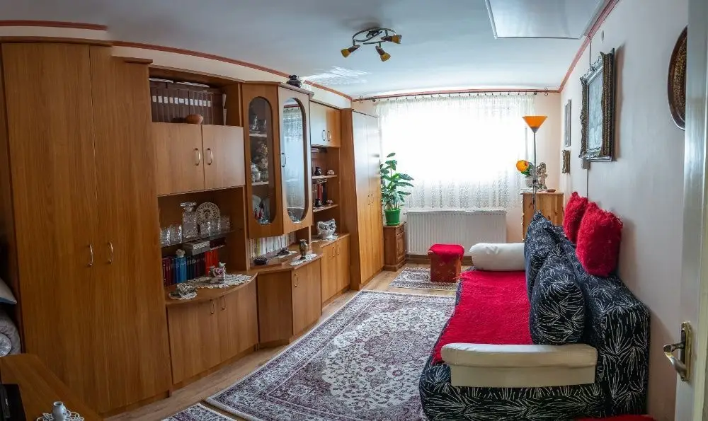 BRASADAS vinde casă cu etaj in zona Titulescu.