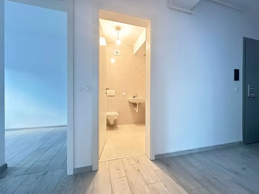 VÂNZARE APARTAMENT 2,5 CAMERE  NOU NELOCUIT