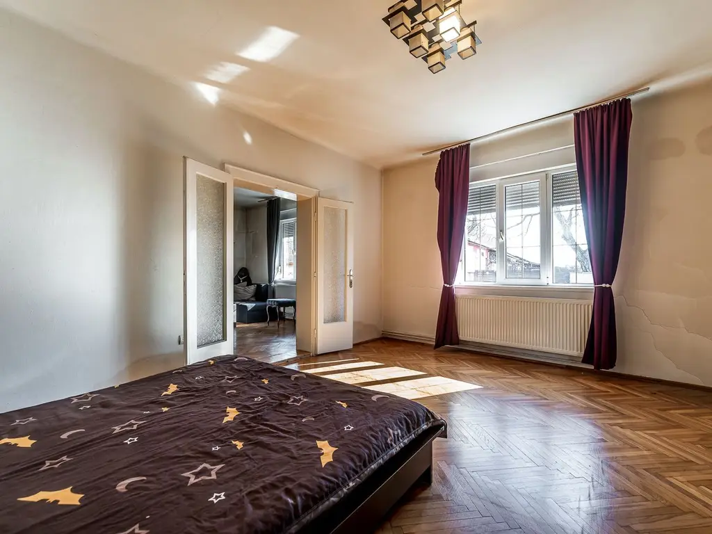 Casa ideală pentru familie: școală la 3 min. Zonă foarte liniștită.