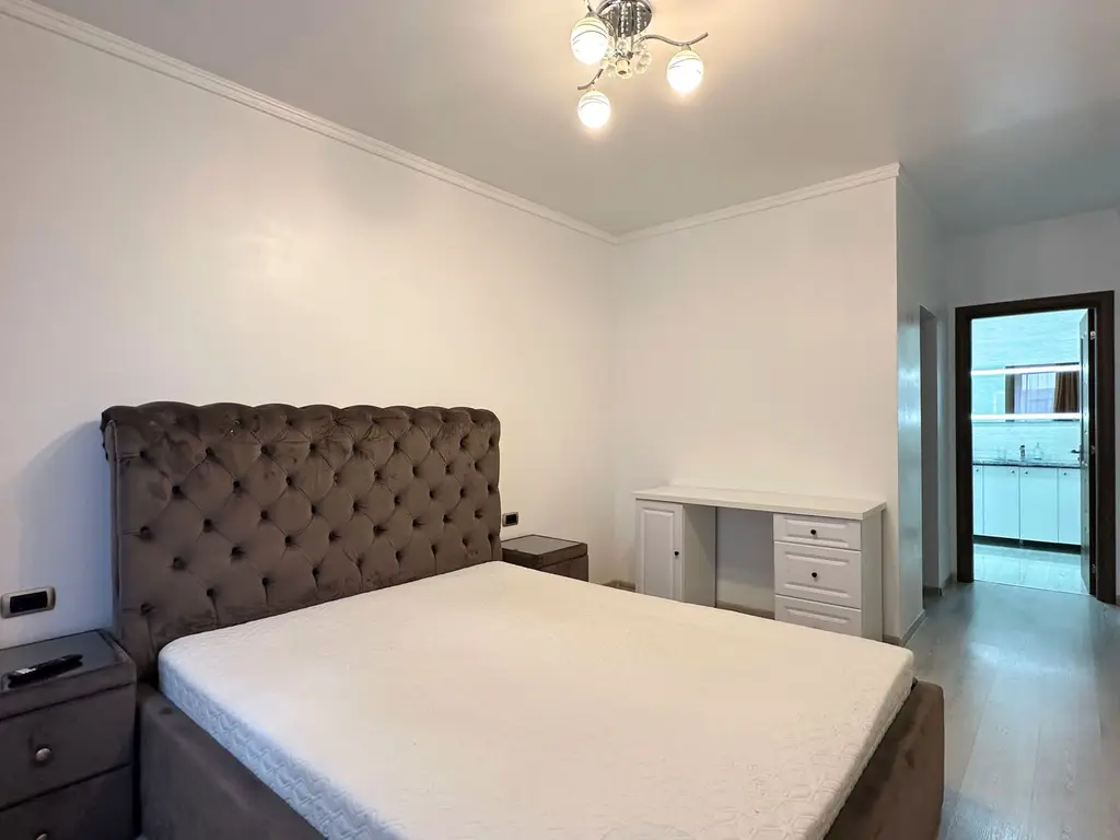 Vând apartament 3 camere 3 minute de Coresi complex ISARAN