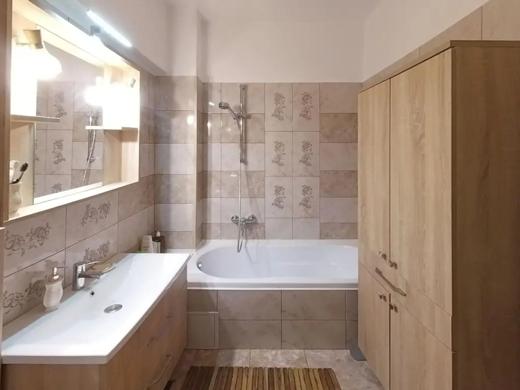 Apartament 4 Camere Ultracentral, Decomandat, Etaj 2