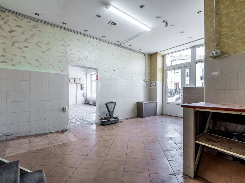 REZERVAT! Spatiu comercial ,cu vitrina de in zona Boul Rosu.
