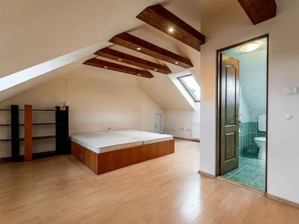 Casa 5 camere - Cartierul Functionarilor - Teren 421 mp - COMISION 0