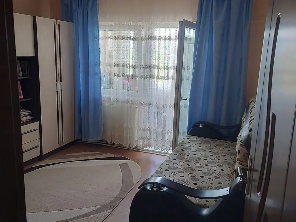 BRASADAS vinde ap 2 cam etaj 3/4 Soarelui.