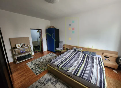 Apartament cu curte. Teren 636 mp.