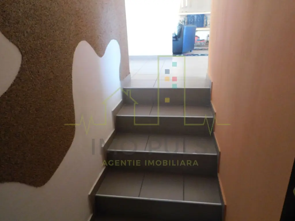 Casa individuala. Complet mobilata si utilata. Piscina exterioara.