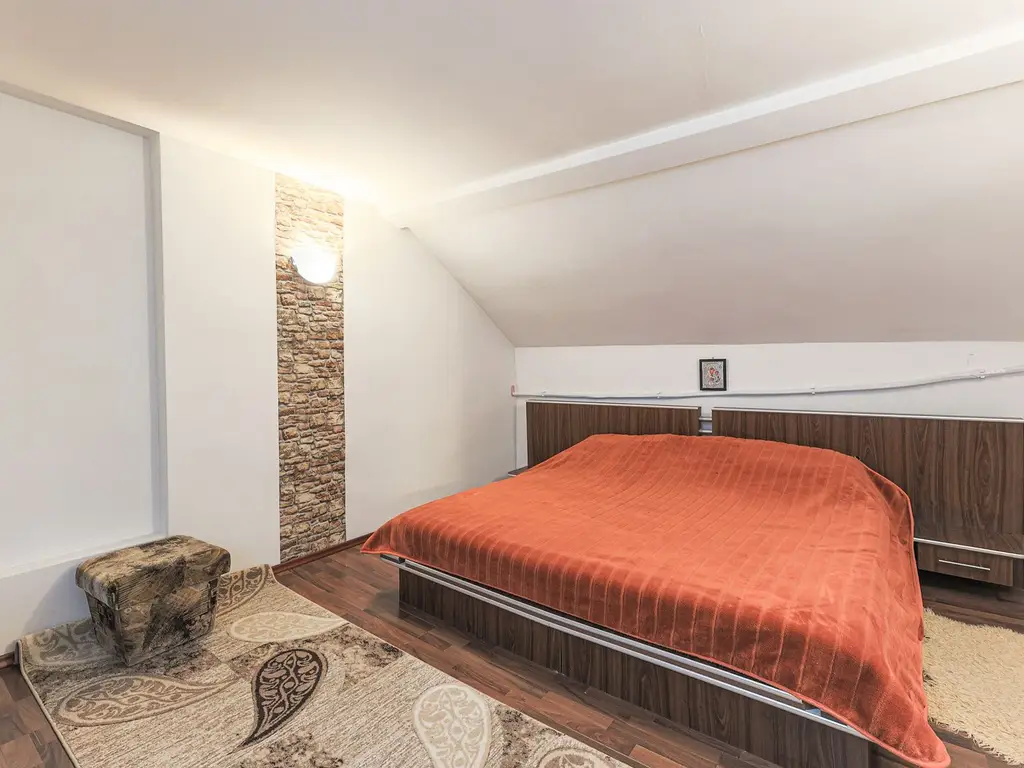 Apartament cu 2 camere la curte comună, pe str. Barabas Bela