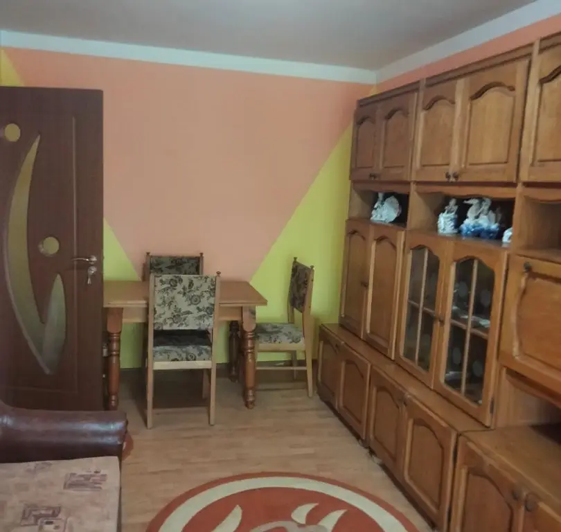 BRASADAS vinde apt. cu 2 camere la etajul 4 in Micro 17.