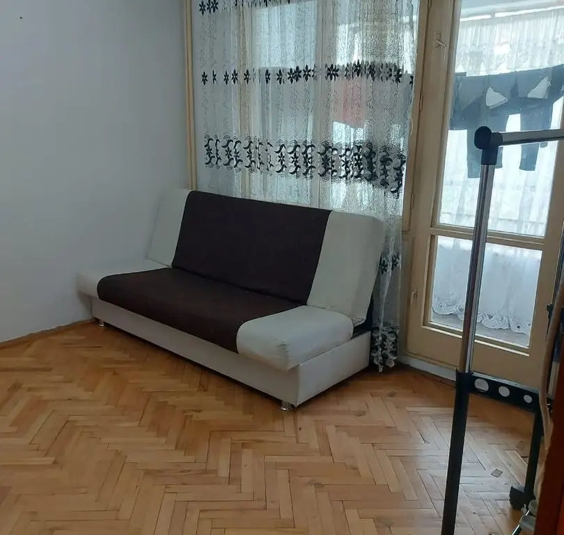 Vand apartament 3 camere langa policlinica Malcoci