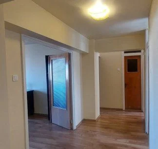 Vand apartament 4 camere situat la 10 min de Piata Unirii