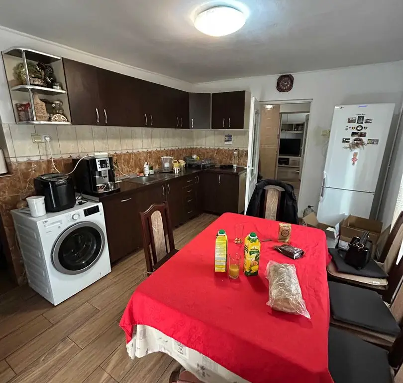 BRASADAS vinde casa cu 4 cam 5.7 ari in zona BURDEA.