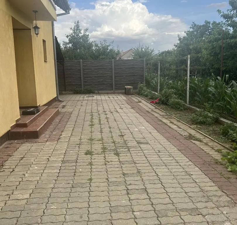 CASA DE VANZARE IN CARTIERUL PRIMAVERII -GIARMATA MARE