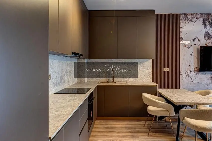Apartament de vanzare 2 camere, balcon, etaj intermediar, Eroilor