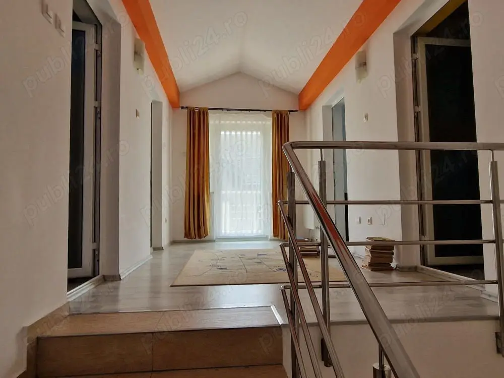 Persoana fizica vand vila zona Bucium