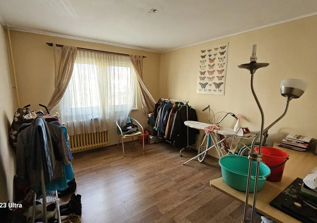 Apartament 4 Camere , et.3/4, Berceni-Racovita