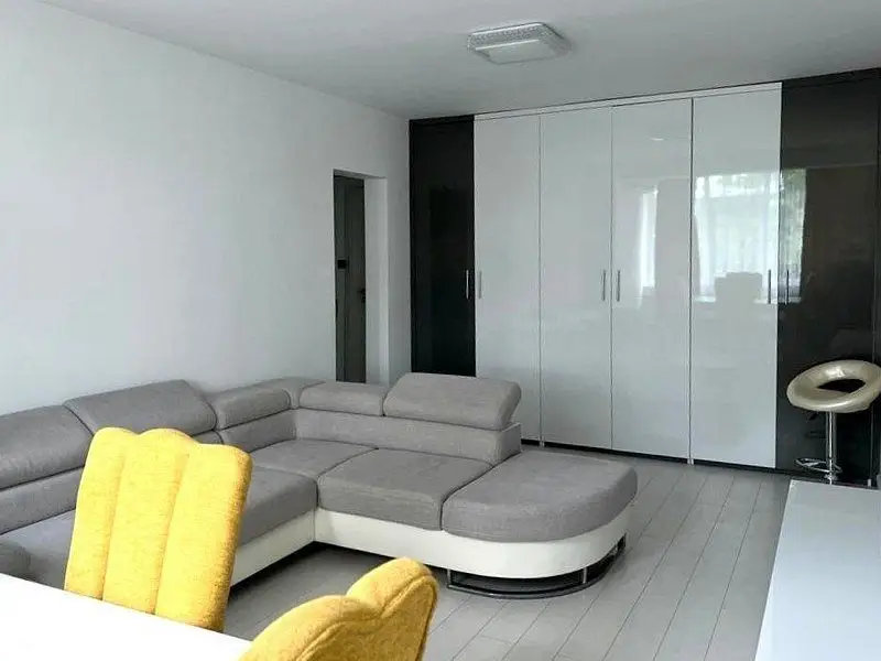 Apartament cu 3 camere, mobilat si utilat, etaj 1 -zona Tiglina 3