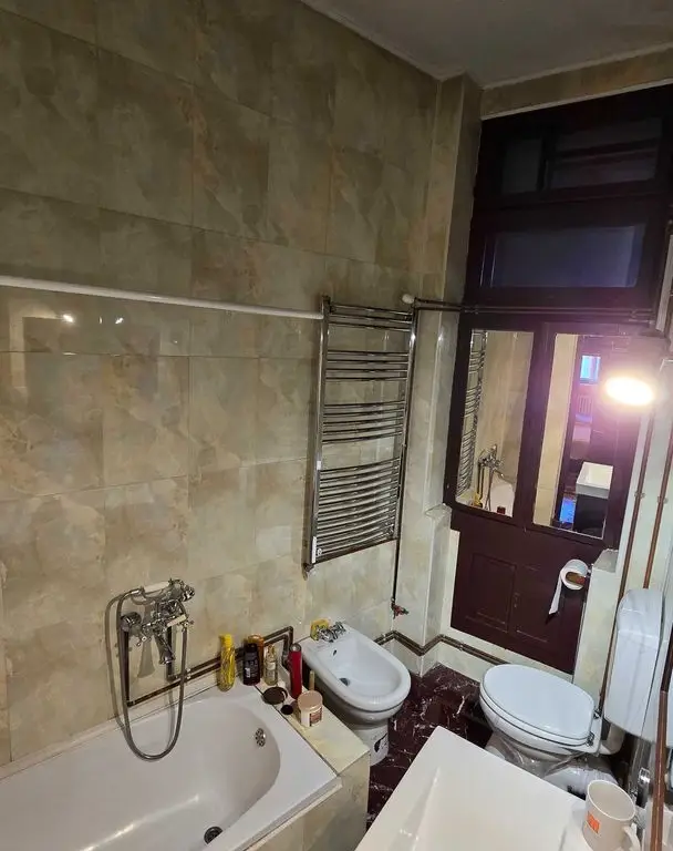 Apartament în bloc interbelic - 3 Camere - 2 balcoane - 203.000 €