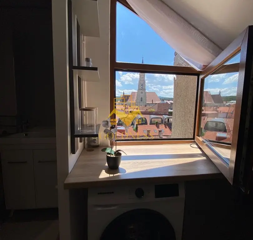 Apartament 40 mp la 2 minute de Piata Muzeului! Bloc istoric cu lift!