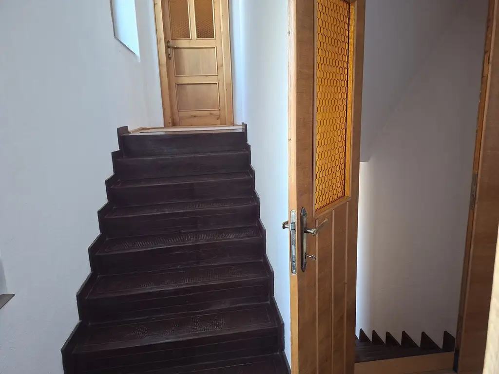 BRASADAS vinde casa individuala cu 7 camere in CENTRU.