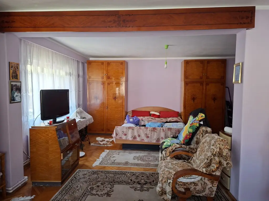 BRASADAS vinde casa individuala cu 7 camere in CENTRU.
