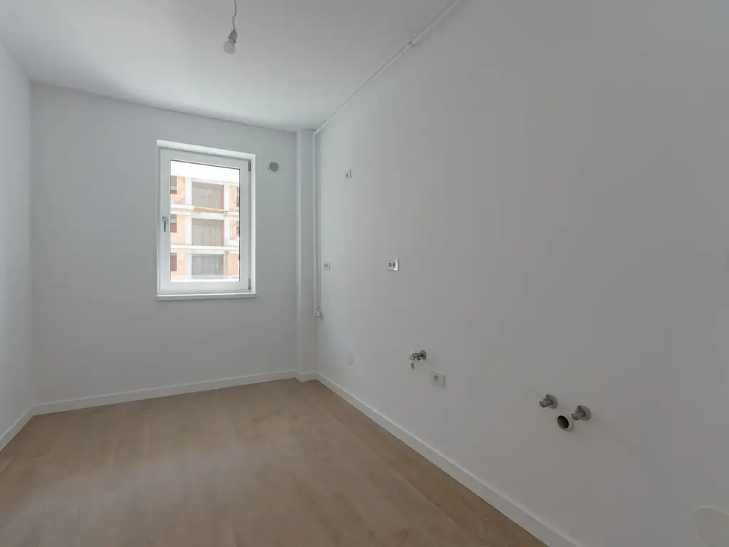 Apartament Decomandat | 53 mp utili + 10 mp balcon | Sala Polivalentă
