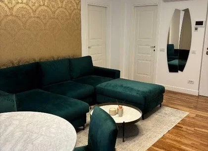 Apt 2 cam Victoriei, design interbelic şi finisaje de lux.
